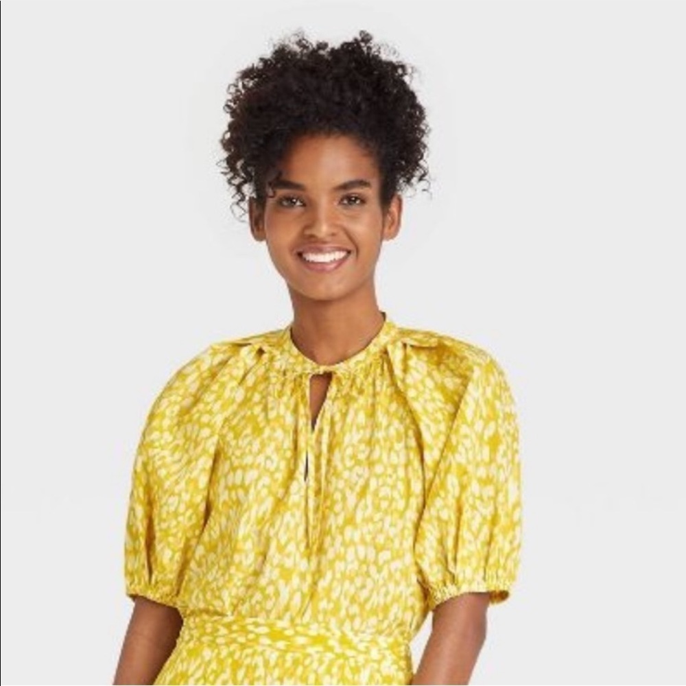 𝅺who what wear Puff Elbow Sleeve Shell Blouse yellow leopard print large nwot